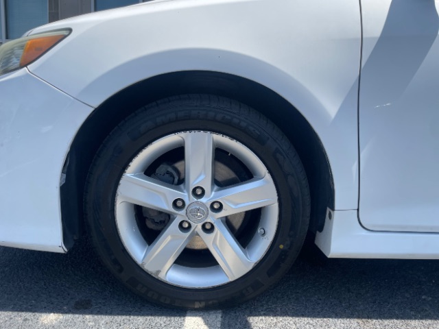 2013 Toyota Camry L - Photo 9